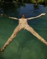 Clover - Naked pool